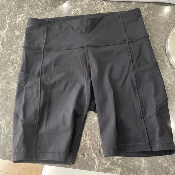 Lulu lemon bike shorts with pocket! - Picture 3 of 4